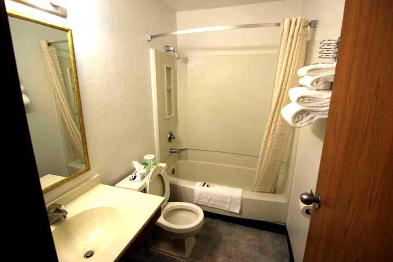 Norwood Inn And Suites - Minneapolis-St Paul 로즈빌 외부 사진
