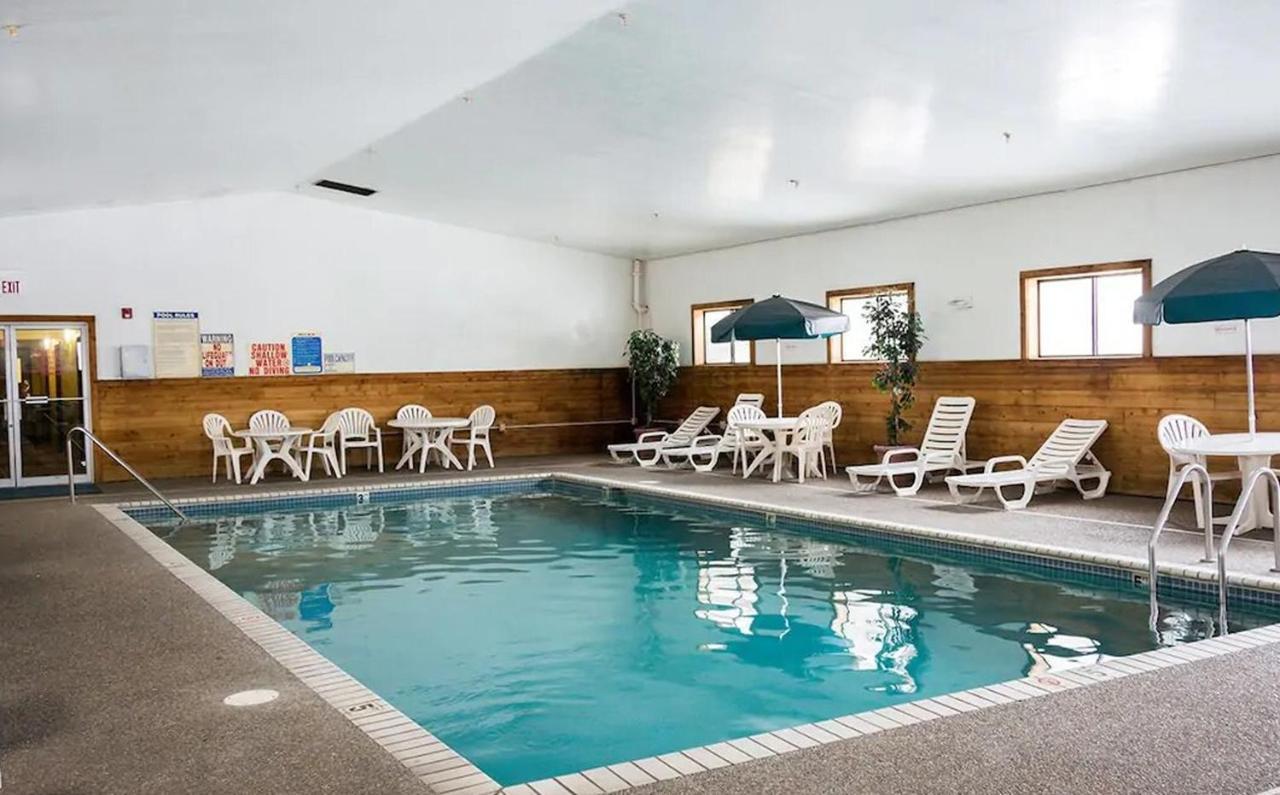 Norwood Inn And Suites - Minneapolis-St Paul 로즈빌 외부 사진