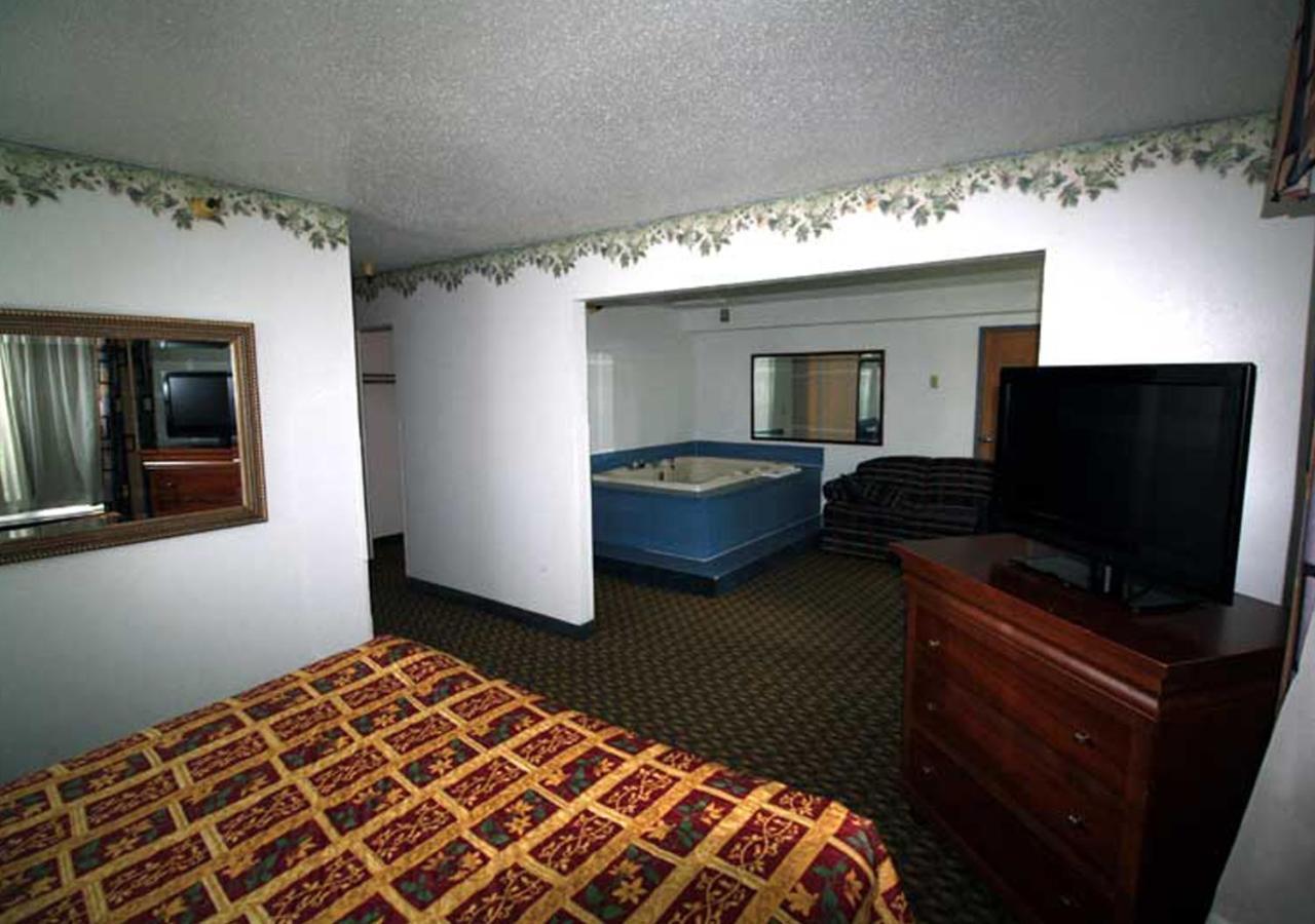 Norwood Inn And Suites - Minneapolis-St Paul 로즈빌 외부 사진